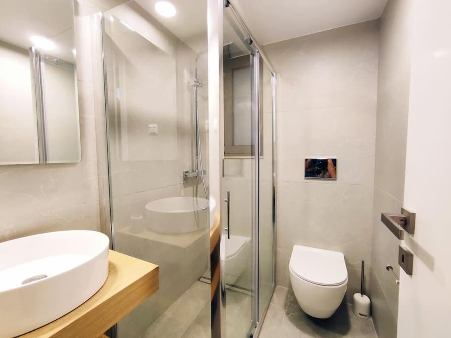 Maisonette Center *