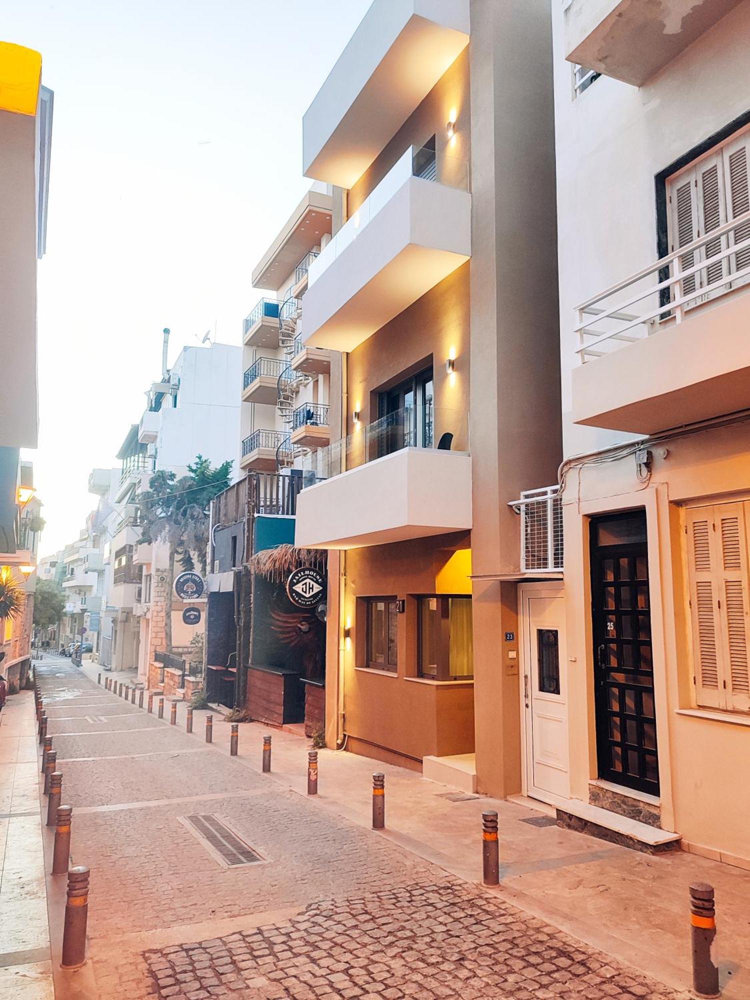 Maisonette Center